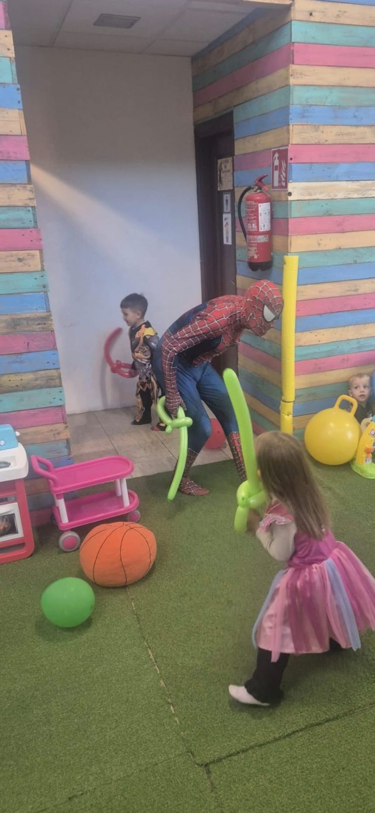 Character entertainment at a Dream Park event